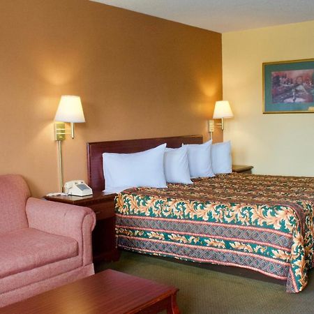 Rodeway Inn Монро Экстерьер фото