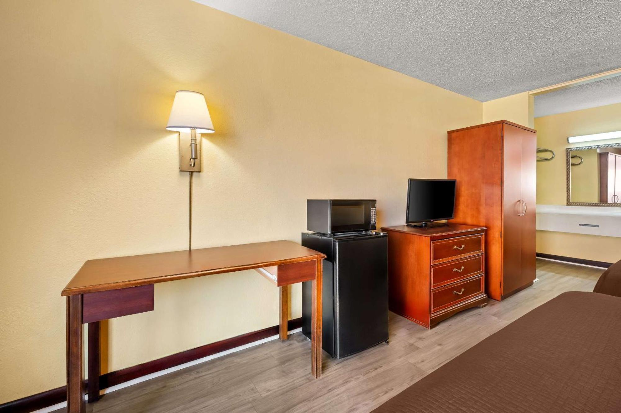 Rodeway Inn Монро Экстерьер фото