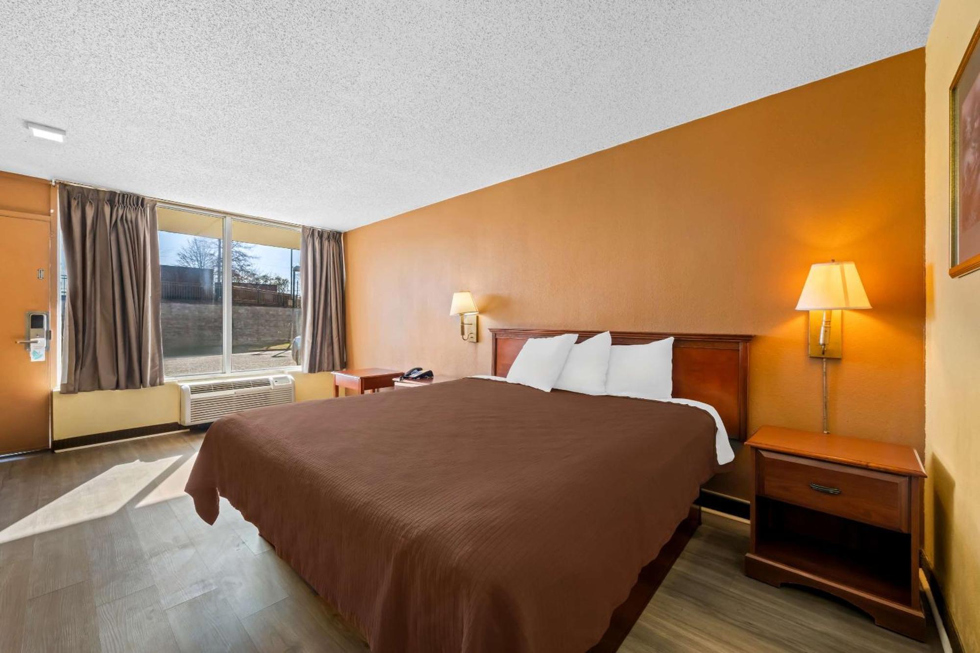 Rodeway Inn Монро Экстерьер фото