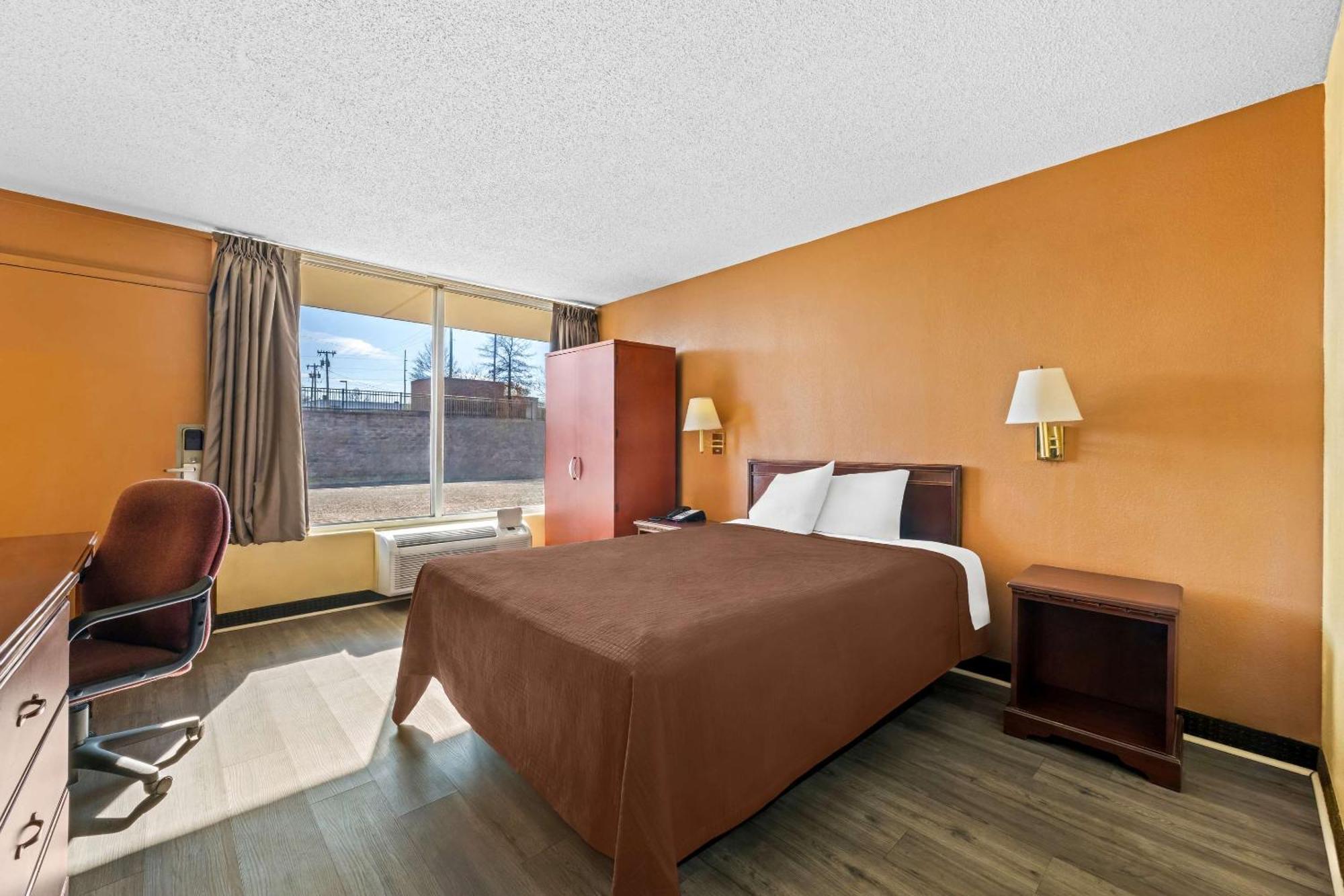 Rodeway Inn Монро Экстерьер фото