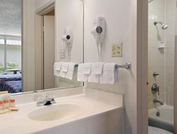 Rodeway Inn Монро Экстерьер фото