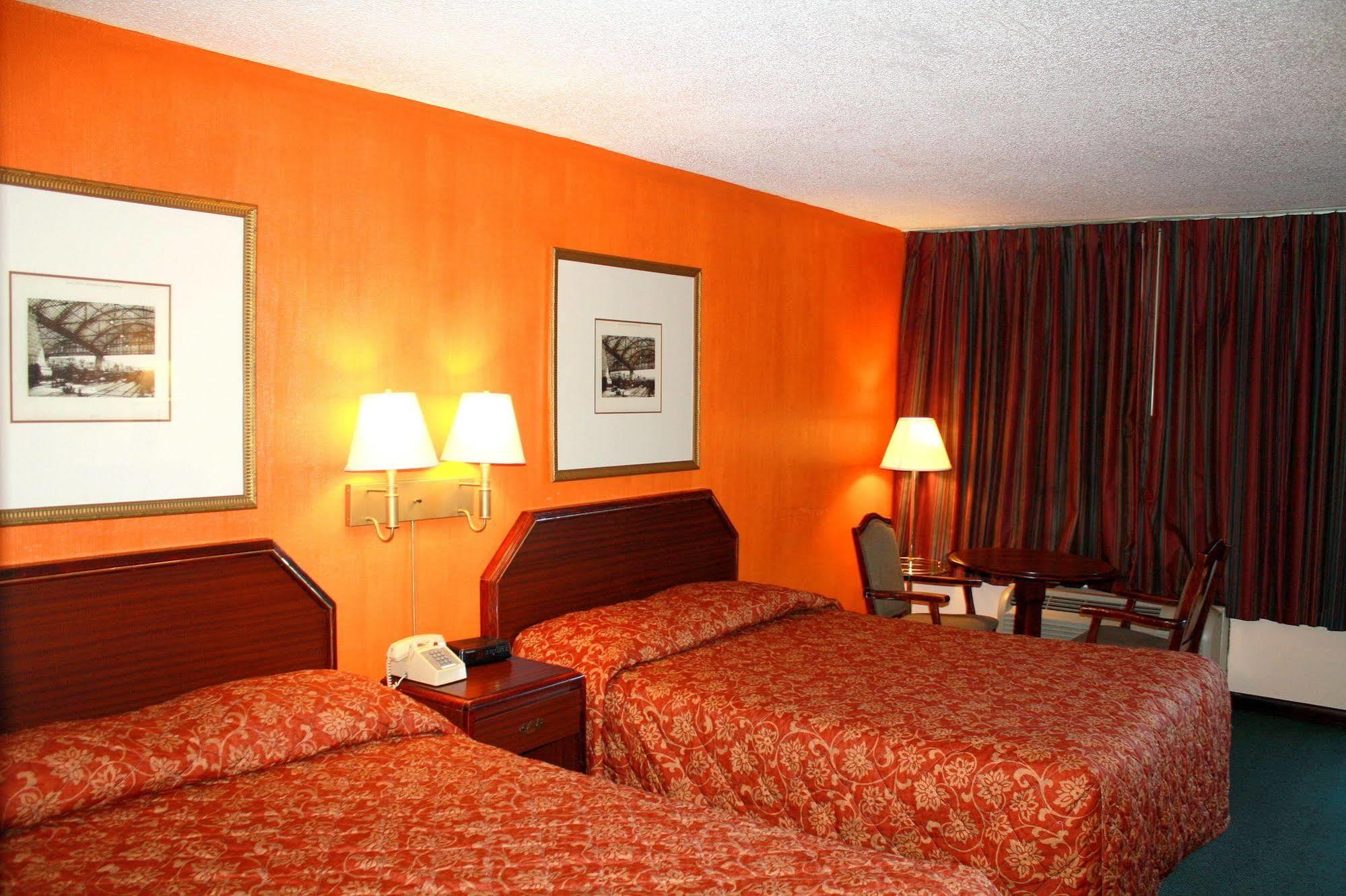 Rodeway Inn Монро Экстерьер фото