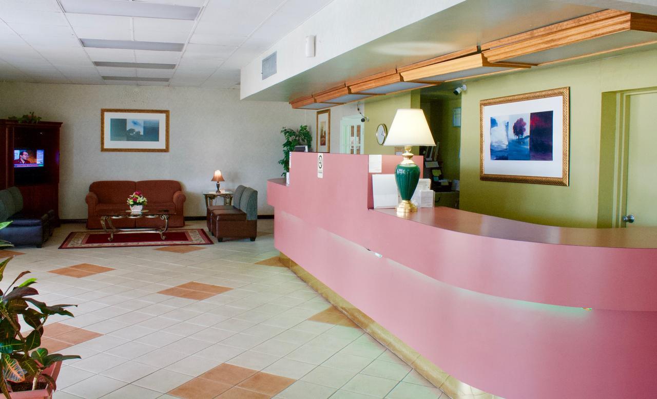 Rodeway Inn Монро Экстерьер фото