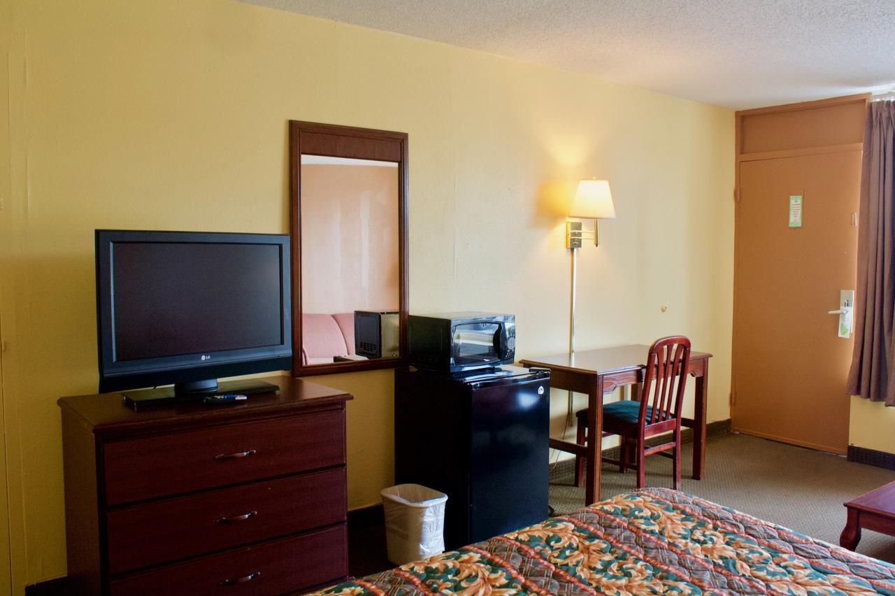 Rodeway Inn Монро Экстерьер фото