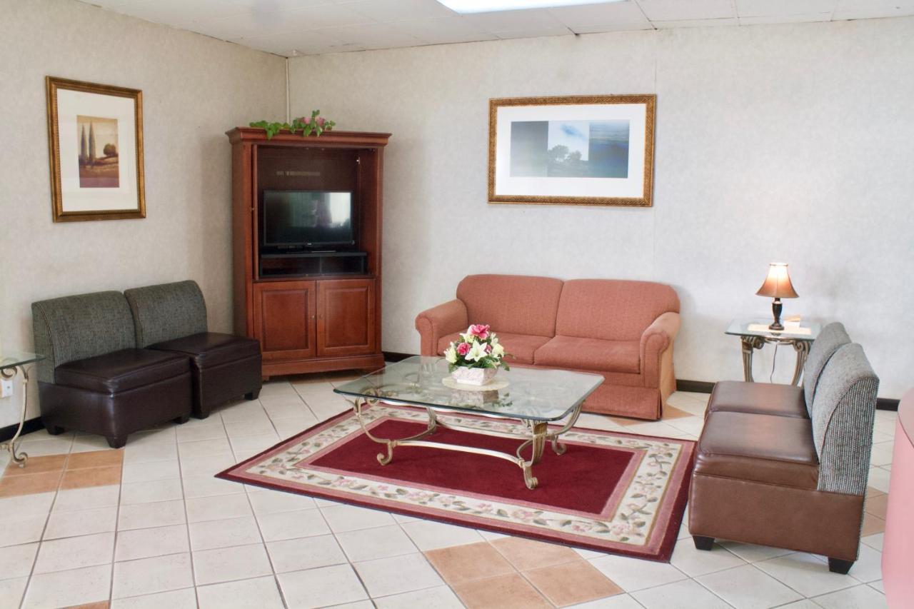 Rodeway Inn Монро Экстерьер фото