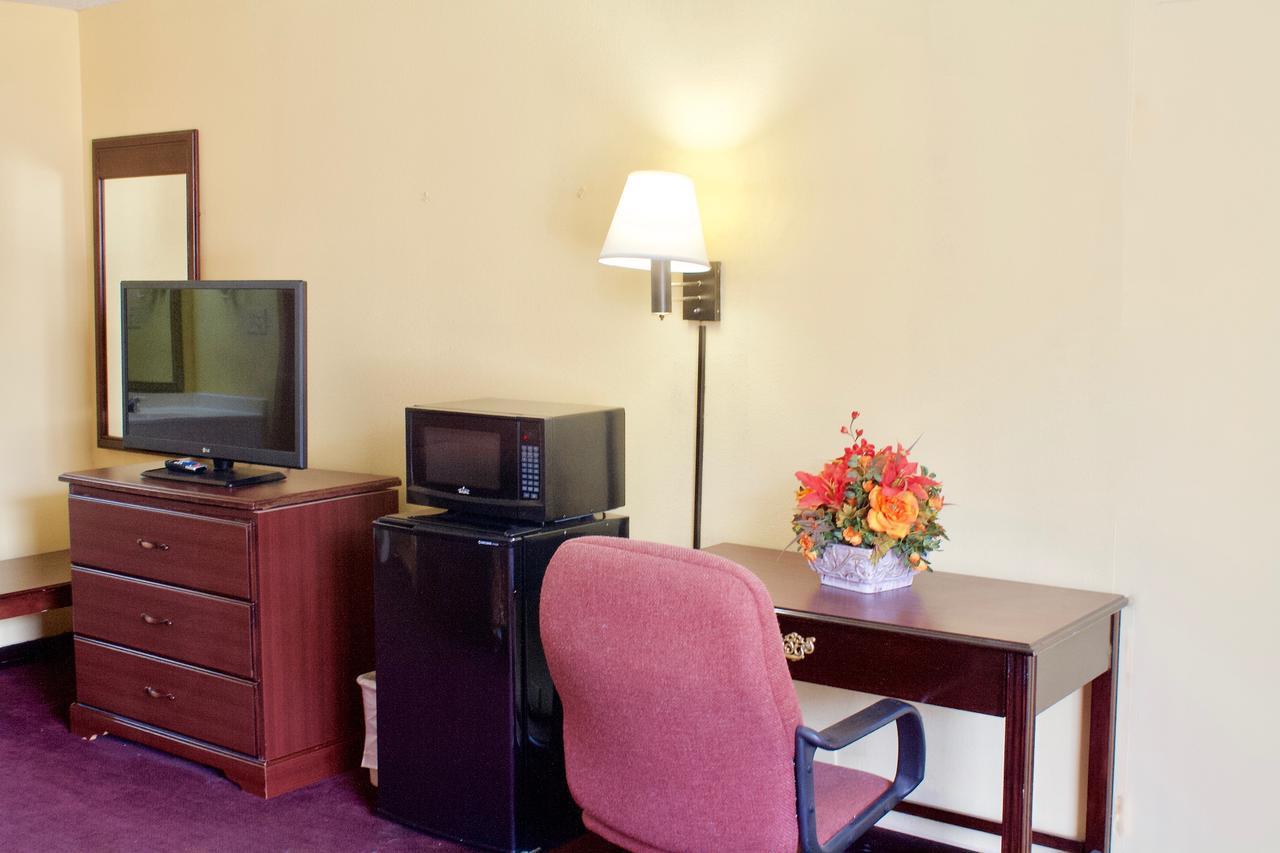 Rodeway Inn Монро Экстерьер фото