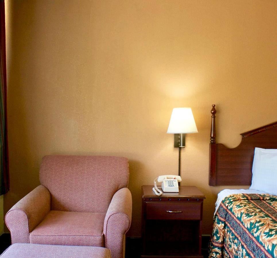 Rodeway Inn Монро Экстерьер фото