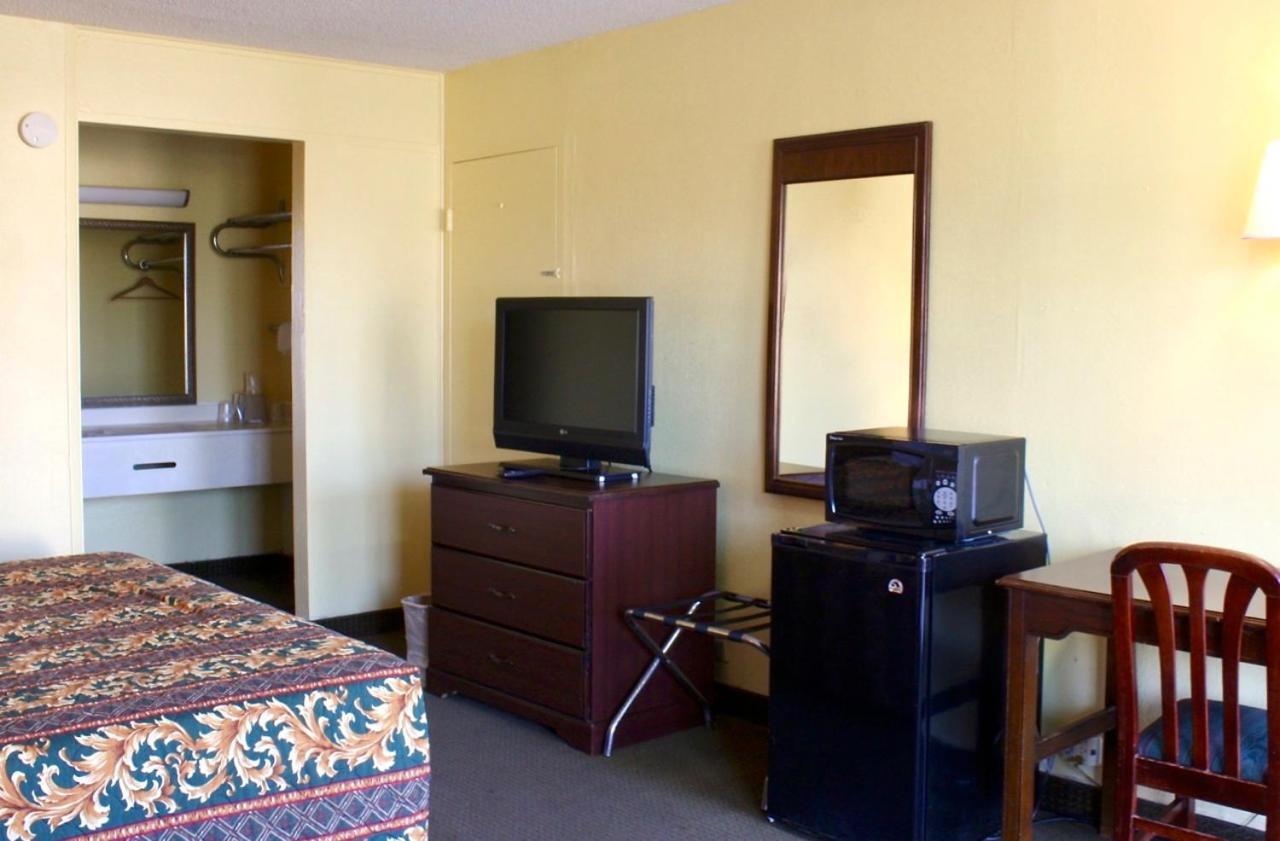 Rodeway Inn Монро Экстерьер фото
