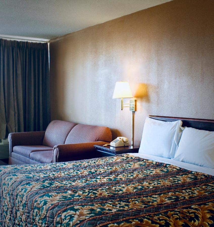 Rodeway Inn Монро Экстерьер фото