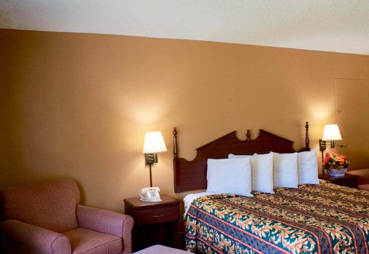 Rodeway Inn Монро Экстерьер фото