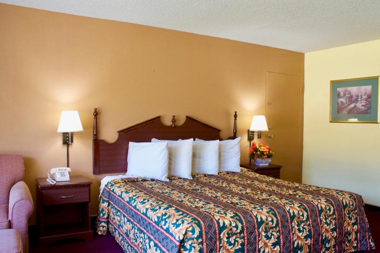 Rodeway Inn Монро Экстерьер фото